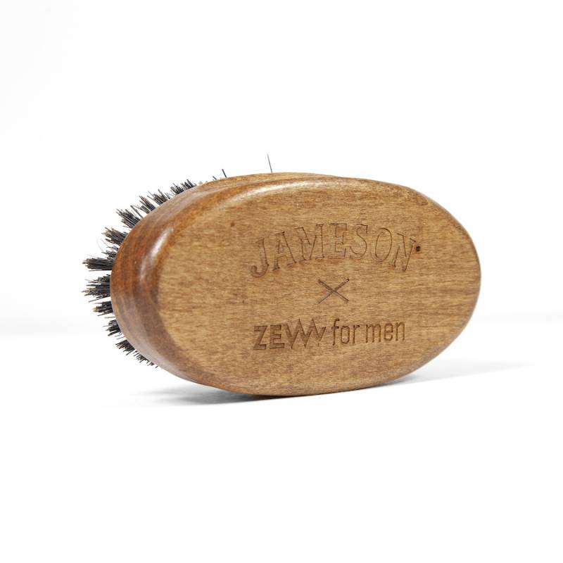 JAMESON x ZEW cepillo para barba: vista lateral con cerdas