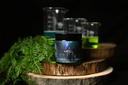 Bote de Elemental Alchemist junto a probetas y helecho, BY ELEMENTUM x Slickhaven
